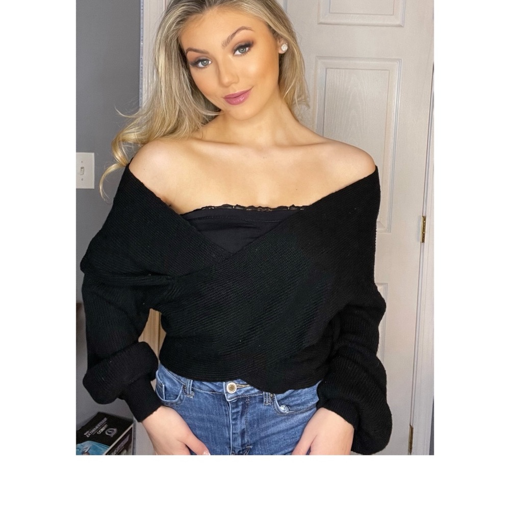 Black off the shoulder low cut sweater🌹